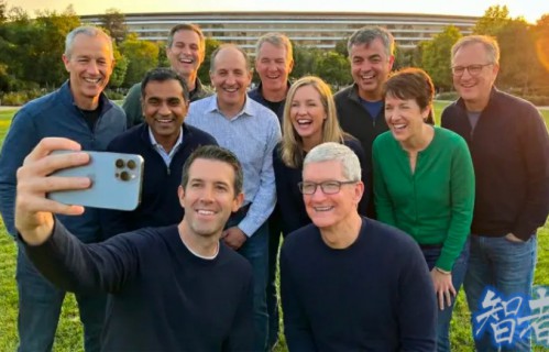 苹果 官宣换帅：库克 卸任CEO，特努斯 接任