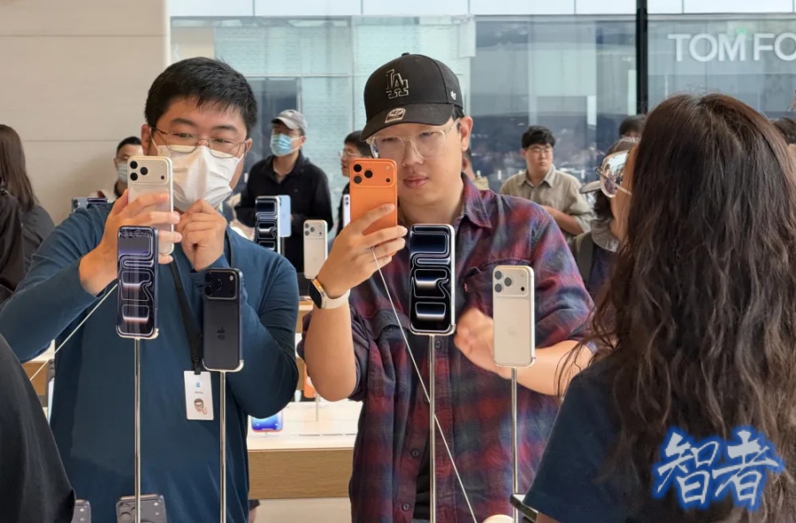 iPhone 17系列正式开售：Pro Max受追捧，橙色版黄牛加价达千元.jpg