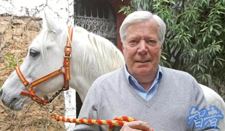 爱马仕 继承人被“男管家”掏空:一场持续25年的“杀熟”骗局.jpg 爱马仕 继承人被“男管家”掏空:一场持续25年的“杀熟”骗局.jpg